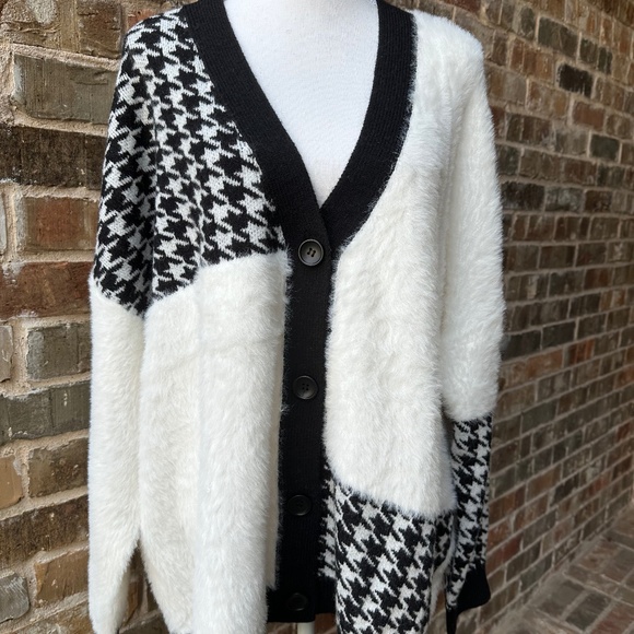Black and White Cardigan - Picture 1 of 1